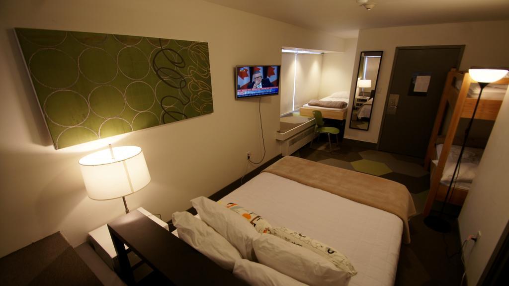 Hi Calgary City Centre - Hostel Room photo